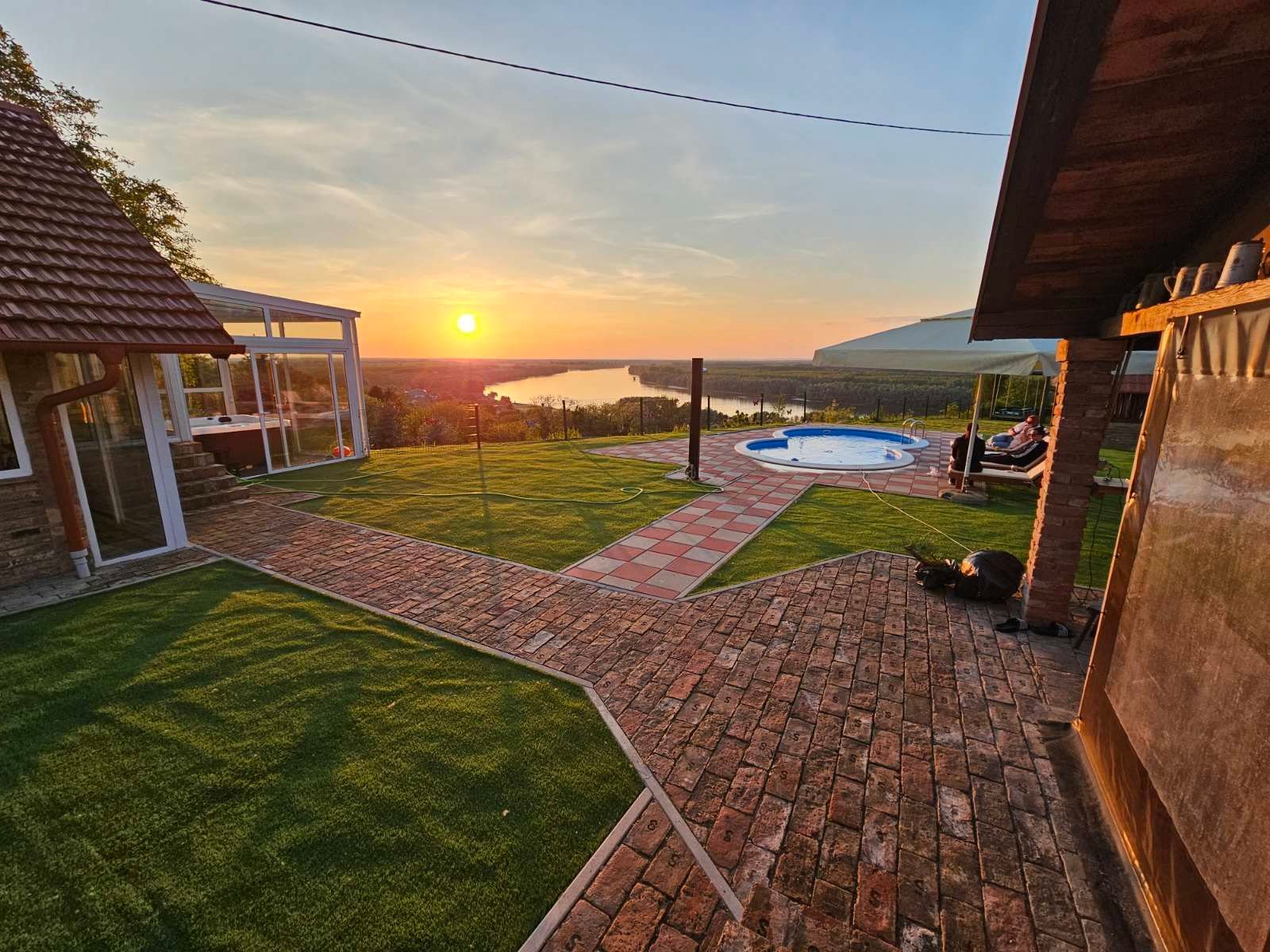 Panorama House Aljmaš s pogledom na Dunav